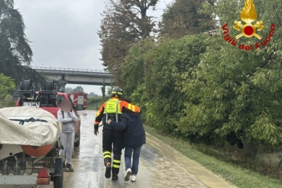 Pioggia record in Romagna: esondazioni e rotte arginali fanno danni, 1.200 sfollati e zero vittime